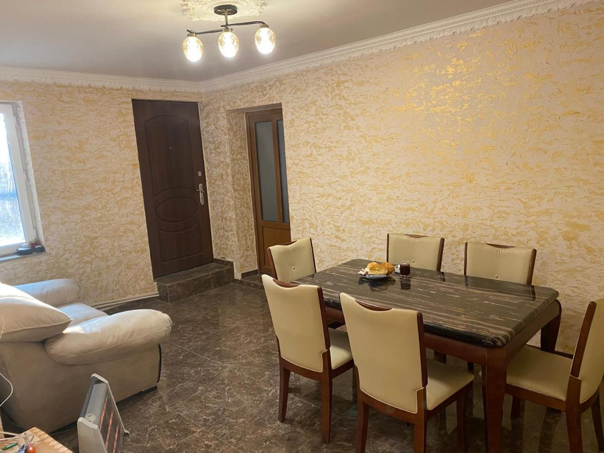 Friend'S House Rooms Near Airport Ghukasavan Екстер'єр фото