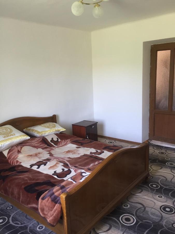 Friend'S House Rooms Near Airport Ghukasavan Екстер'єр фото