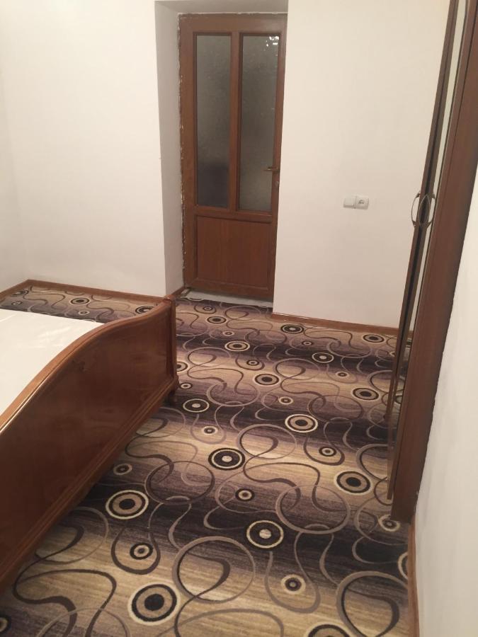Friend'S House Rooms Near Airport Ghukasavan Екстер'єр фото