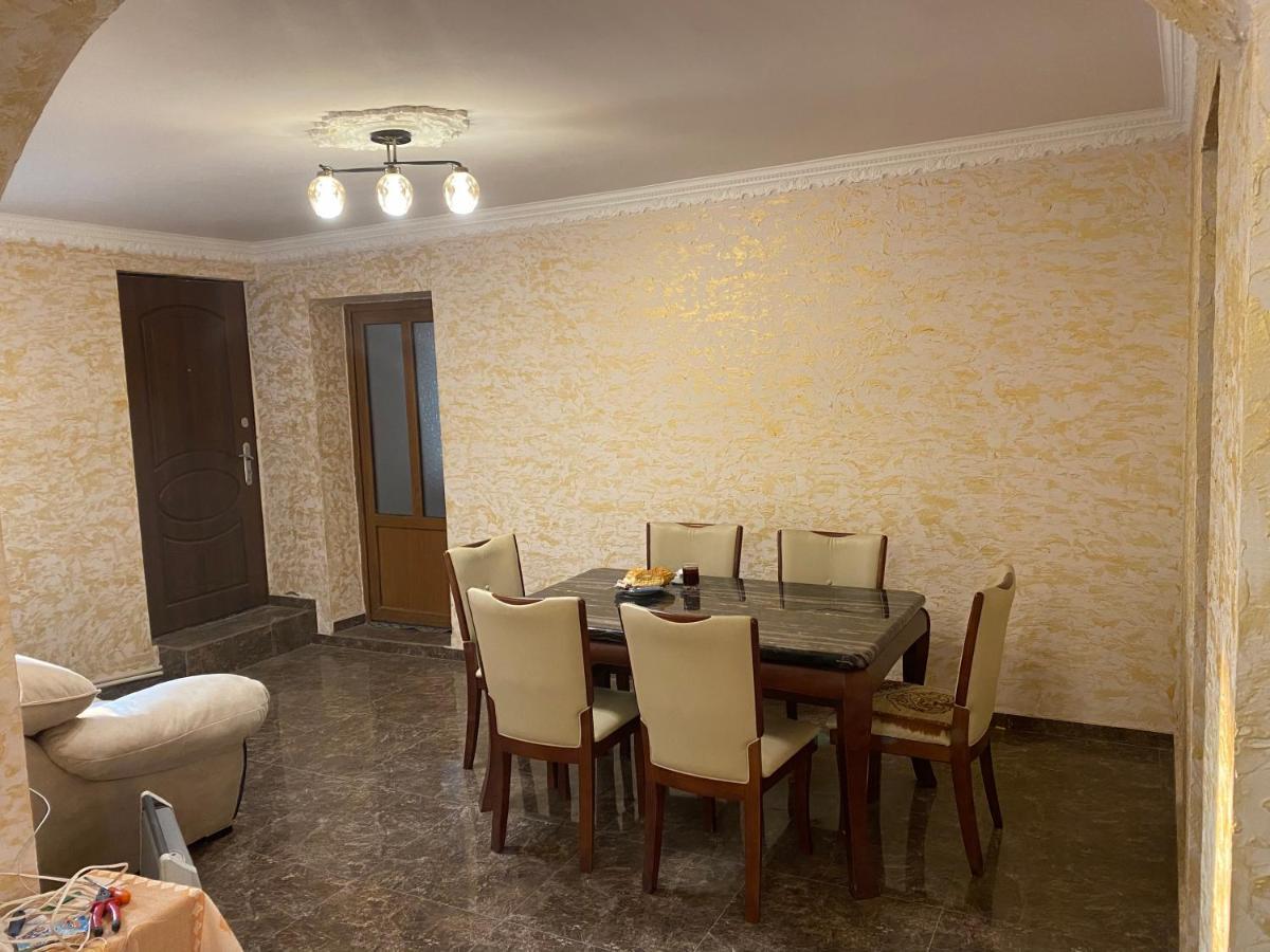 Friend'S House Rooms Near Airport Ghukasavan Екстер'єр фото