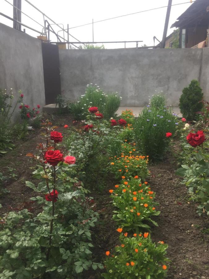 Friend'S House Rooms Near Airport Ghukasavan Екстер'єр фото