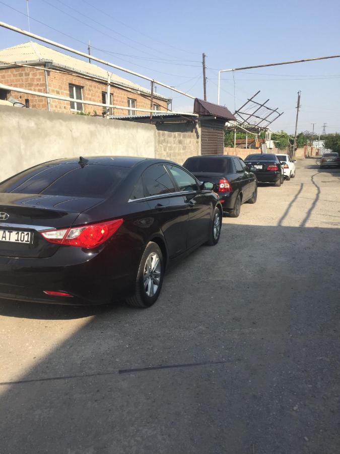 Friend'S House Rooms Near Airport Ghukasavan Екстер'єр фото