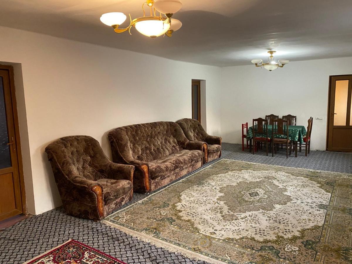 Friend'S House Rooms Near Airport Ghukasavan Екстер'єр фото