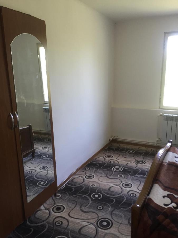 Friend'S House Rooms Near Airport Ghukasavan Екстер'єр фото