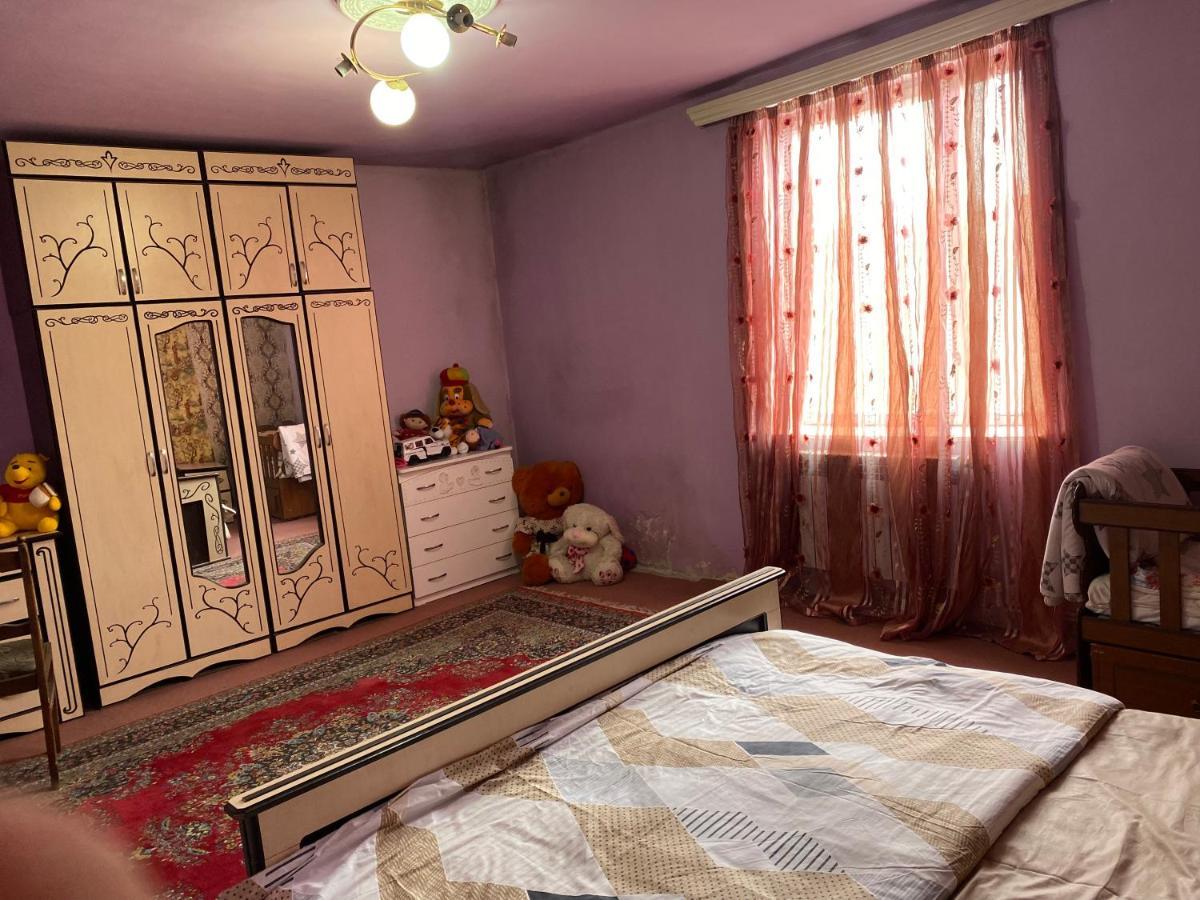 Friend'S House Rooms Near Airport Ghukasavan Екстер'єр фото