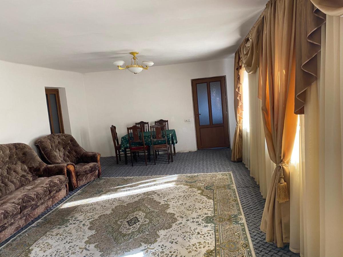Friend'S House Rooms Near Airport Ghukasavan Екстер'єр фото