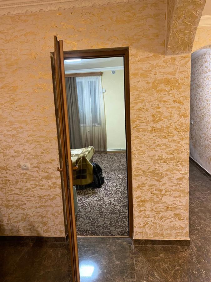 Friend'S House Rooms Near Airport Ghukasavan Екстер'єр фото