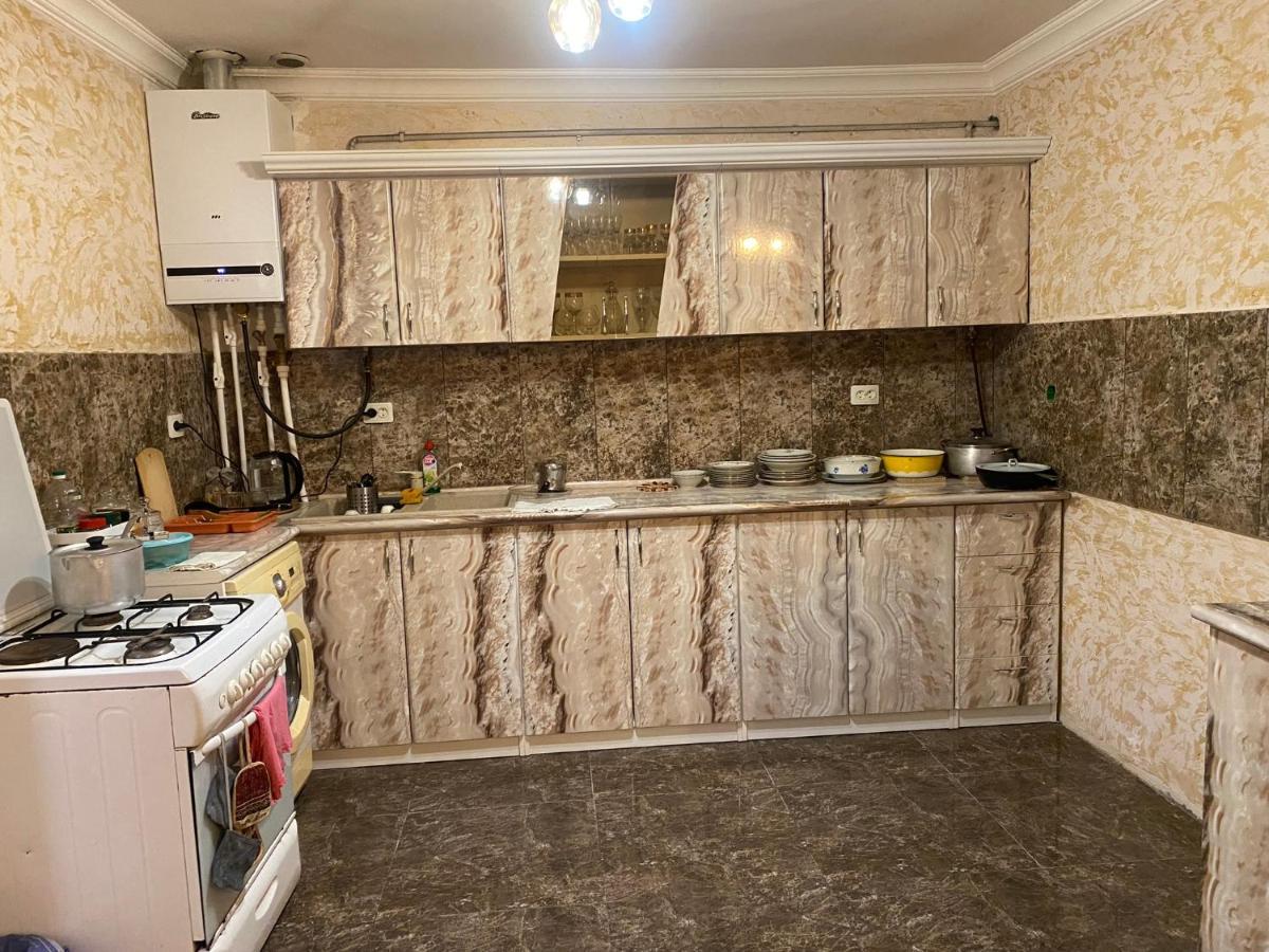 Friend'S House Rooms Near Airport Ghukasavan Екстер'єр фото